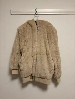 ベージュ フリースジャケット フード付き