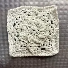 かぎ針編みモチーフ　レース編み　ホワイトシルバー　コースター　レリーフ編み