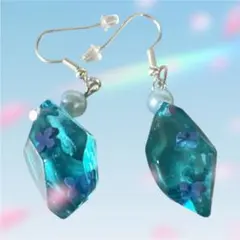 ライラックが舞う青空の結晶　ハンドメイドピアス