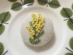 【現品限り】ミモザ。刺繍ブローチ