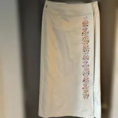 23区　ベージュ 花柄刺繍 スカート40のサムネイル