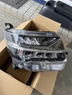 ムーブLA150S 純正 ヘッドランプユニット　右のサムネイル