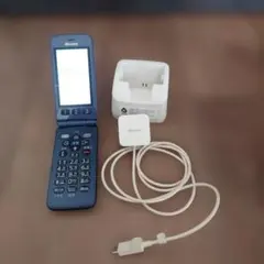 携帯電話 docomo らくらくホン F-01M 卓上スタンド電源&ケーブル付き