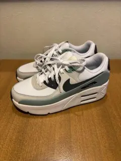NIKE AIR MAX 90 LV8 ナイキエアマックス　レディーススニーカー