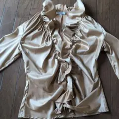 ナラカミーチェフリル付きベージュ長袖ブラウス