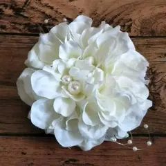 ハンドメイド　コサージュ　ホワイトダリア♪