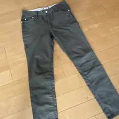 New Balance カーキ スリムフィットパンツ