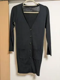 黒いVネックロングカーディガン