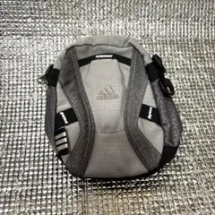 adidas グレー ポーチ カラビナ付き