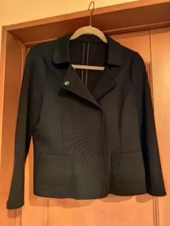 黒のテーラードジャケット ダブルブレスト