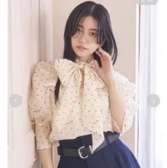 新品未使用タグ付き　リリーブラウン　ラグランオーガンザボウタイブラウス