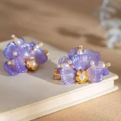 紫色瑠璃花びらの立体金属ヘアクリップ　パール