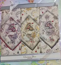 Christian Dior 花柄ハンカチ 3枚セット 一枚　1580円