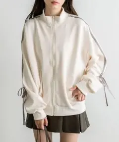 クリーム色 ジップアップ オーバーサイズジャケット