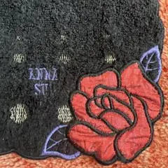 ANNA SUI タオルハンカチ 黒いバラ刺繍-金糸の円