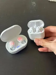 ワイヤレスイヤホン2つ