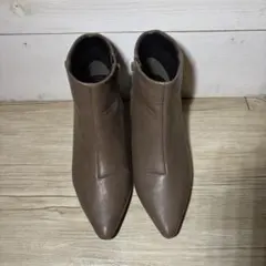 ブラウン ポインテッドトゥ ショートブーツ