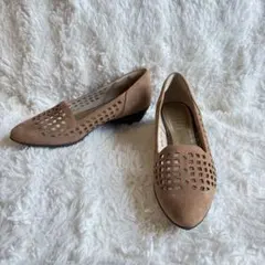 美品　fitfit ベージュ カットアウトデザイン フラットパンプス22.5cm