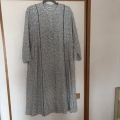 ゴールデンベア　プリントワンピース　花柄ボタン付き長袖ワンピースのサムネイル