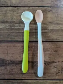 離乳食スプーン　2つのサムネイル