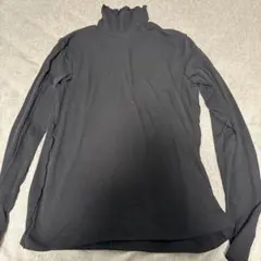 タートルネック 黒 Tシャツ