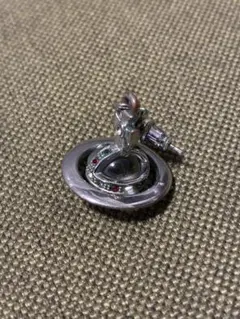 ヴィヴィアンウエストウッドVivienne Westwoodタイニーオーブピアスのサムネイル