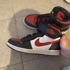 Nike Air Jordan 1 赤/黒/白 ハイカット