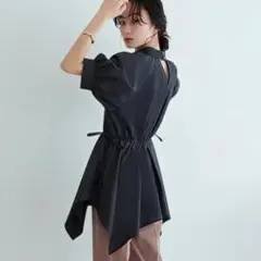 【新品】RUIRUE BOUTIQUE★スクエアペプラムパフスリーブブラウス