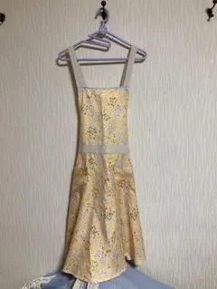 アフタヌーンティー　エプロン