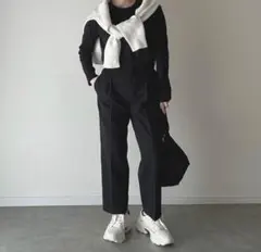 【完売商品】ユニクロ uniqlo 感動タックパンツ