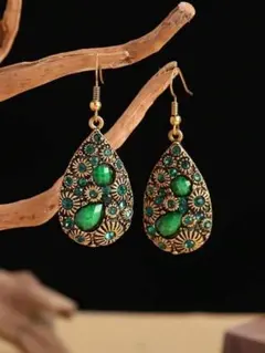 ビンテージ風 緑色 ティアドロップピアス【新品】エスニック　ボヘミアンスタイル