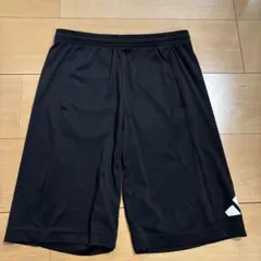 adidas ブラック ハーフパンツ