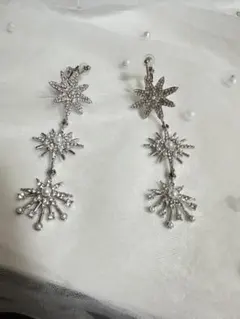 雪の結晶デザインイヤリング、ピアスも可能