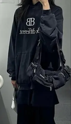2026年最新】be different パーカー balenciagaの人気アイテム - メルカリ