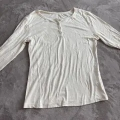 アイボリー ボタン付きヘンリーネック Tシャツ 長袖のサムネイル