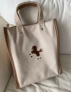 セブンテン　馬刺繍 ベージュキャンバスバッグ
