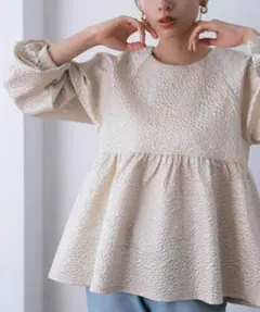 アーバンリサーチサニーレーベル　ふくれジャガードペプラムブラウスのサムネイル