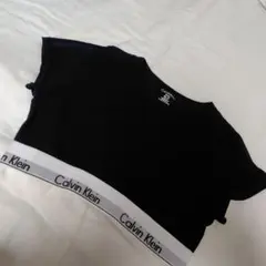Calvin Klein 黒 クロップTシャツ