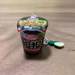 カップヌードル 担担 カプセルトイ ミニチュアキーホルダー
