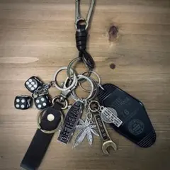 ストリート y2k キーホルダー サイコロ レザー リーフ スパナ ホテルタグ