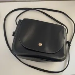 ブラック ショルダーバッグ フラップ式