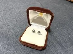 パールイヤリング　素敵な真珠　深青のアコヤ ブラックぽい