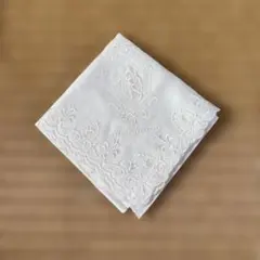 WEDGWOOD 刺繍入りホワイトハンカチのサムネイル