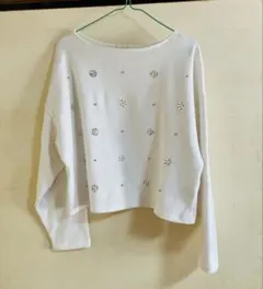 ホワイト 長袖 トレーナー 花柄刺繍　裏起毛のサムネイル