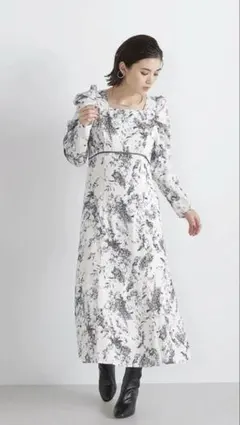 NATURAL BEAUTY BASICスクエアネックフラワープリントワンピース