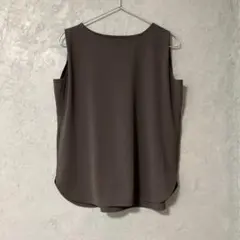 ユニクロ　ノースリーブ　カットソー　ブラウン