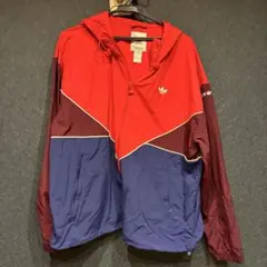 adidasナイロンパーカー