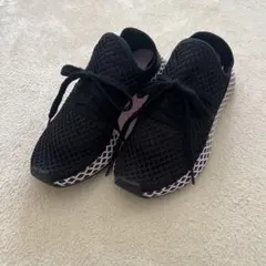 adidas ブラック/ピンク スニーカー