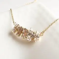 スワロフスキー小ぶりなビジュープチネックレス