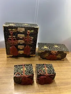金彩蒔絵ミニチュアお雛道具　アンティーク収納箱セット 大・中・小 金彩蒔絵ミニチュアお雛道具 アンティーク収納箱セット 大・中・小